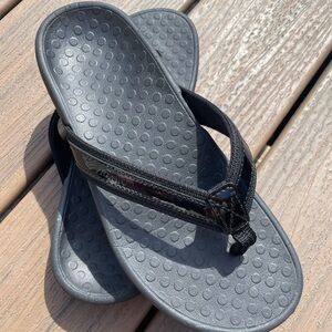 Black Vionic Women’s Flip Flops